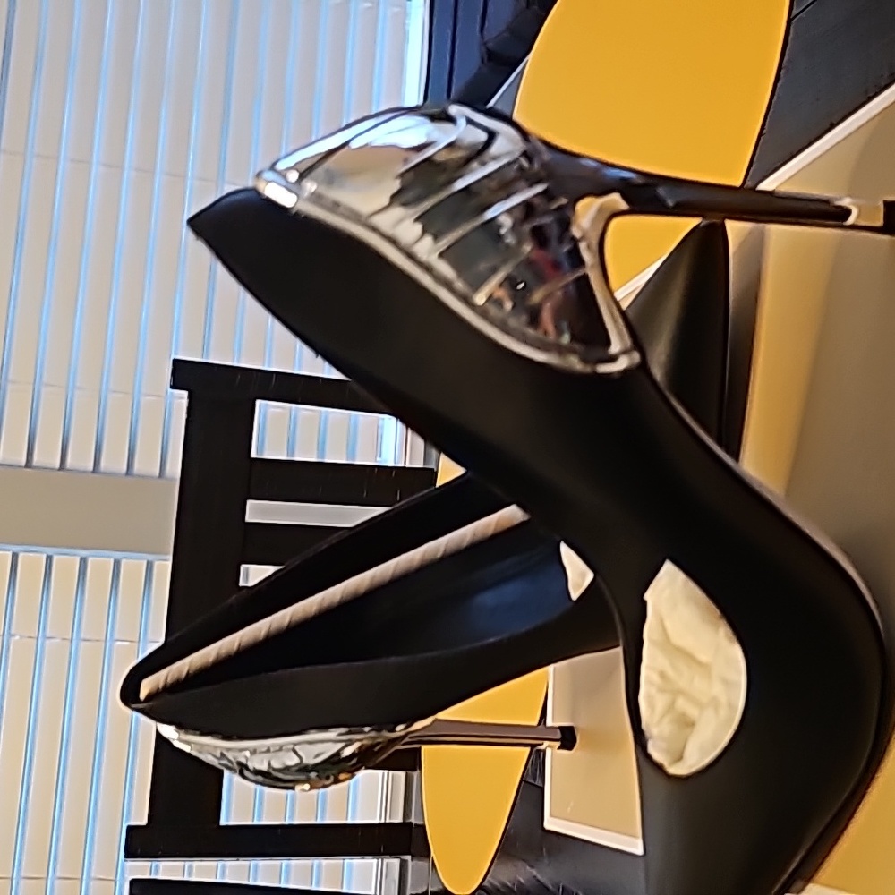 MK Khloe Pump